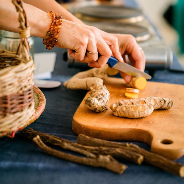 חותכת ג'נ'ג'ר וכורכום